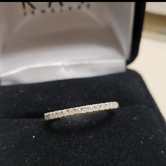 10k gold real diamond anniversary band - Picture 6 of 9